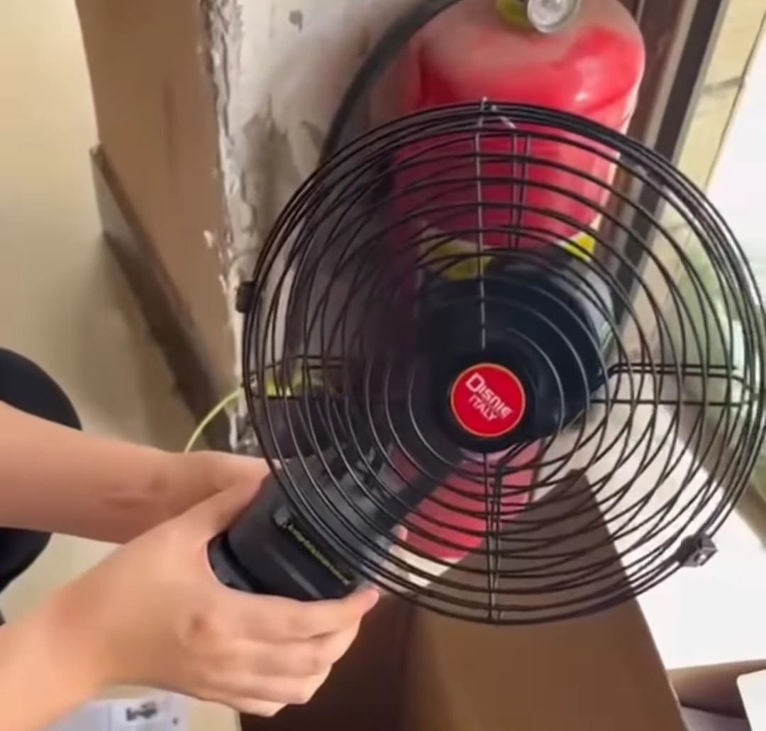 Disnie Double Lithium Battery Electric Rechargeable Fan( ডিজনি ডাবল লিথিয়াম ব্যাটারি ইলেকট্রিক রিচার্জেবল ফ্যান )